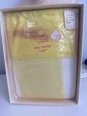 Belle de Paris Womens Vintage Seamless Mesh Stockings Size 10 Lemon Retro NWT